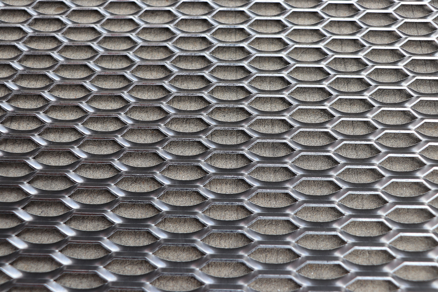 Ťahokov Fe, 1000 x 2000 x 1,5 mm, oko 44 x 12 mm