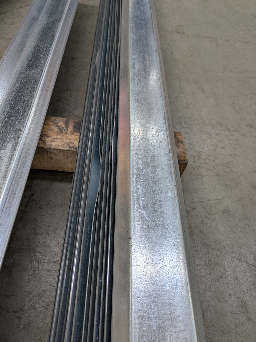 Poškodený Z lamela 23 x 60 x 25 x 1,5 x 4000 mm, pozink