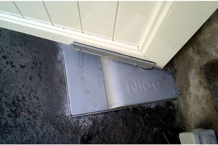 SFABKit2024BD sada pre dvojkrídlovú bránu do 2,3 m/krídlo